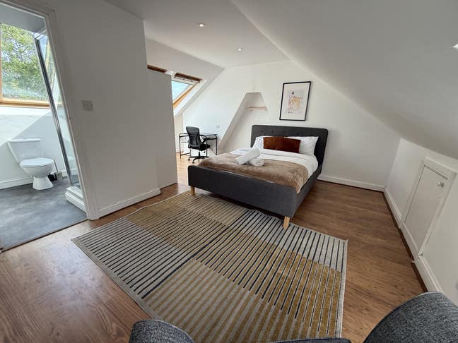 4Bed/Ensuite,11mins to Sthmead Hosp, Short let Main Photo
