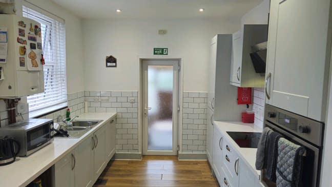 2 Large Rooms in Copnor House Main Photo