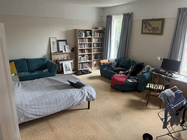 Furnished double room with own kitchen & bathroom Main Photo