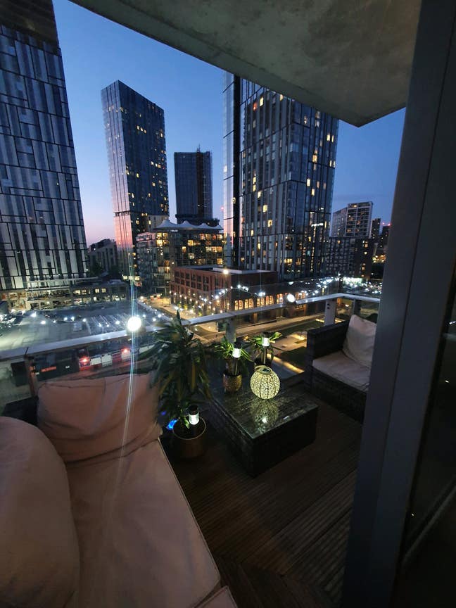 Double room in modern flat, city centre! Main Photo