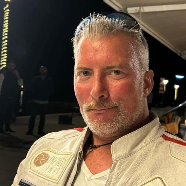 Professional Male seeks a double room Main Photo