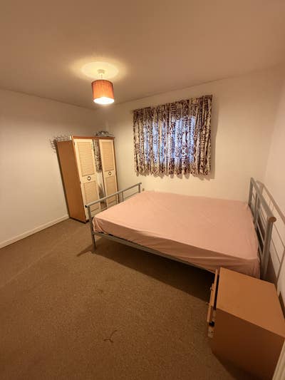 1 double bed room in a furnished house Main Photo