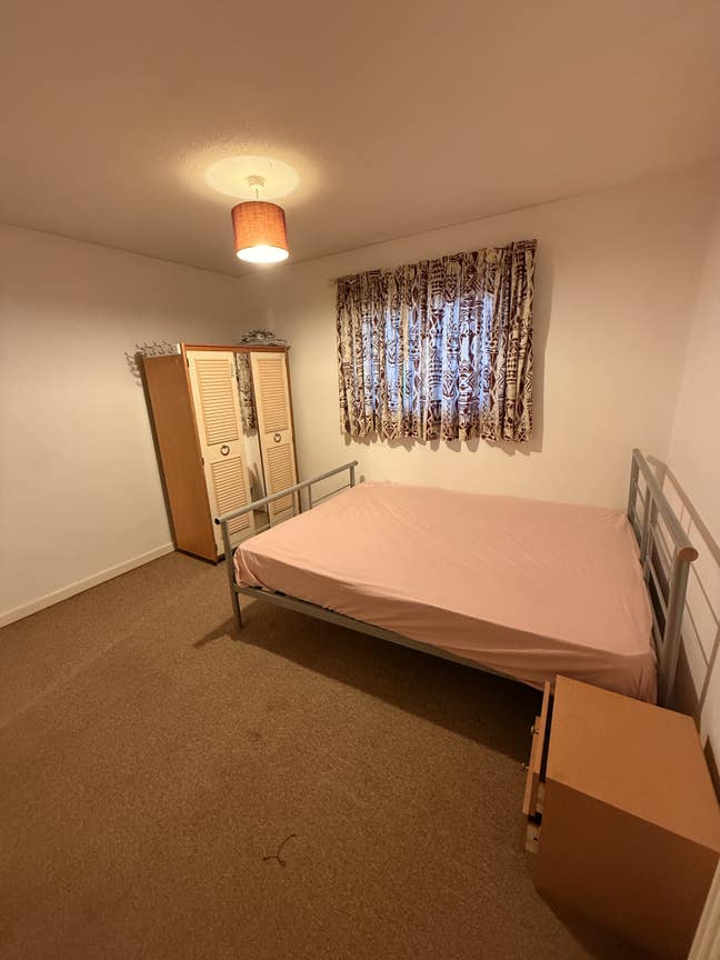 1 double bed room in a furnished house Main Photo