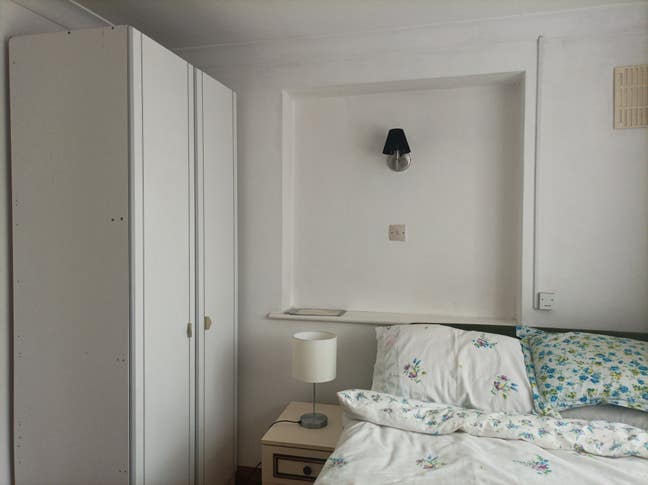 Bungalow room to let Main Photo