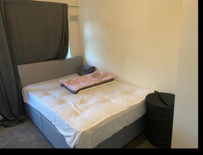 Double room near Feltham Railway station  Main Photo