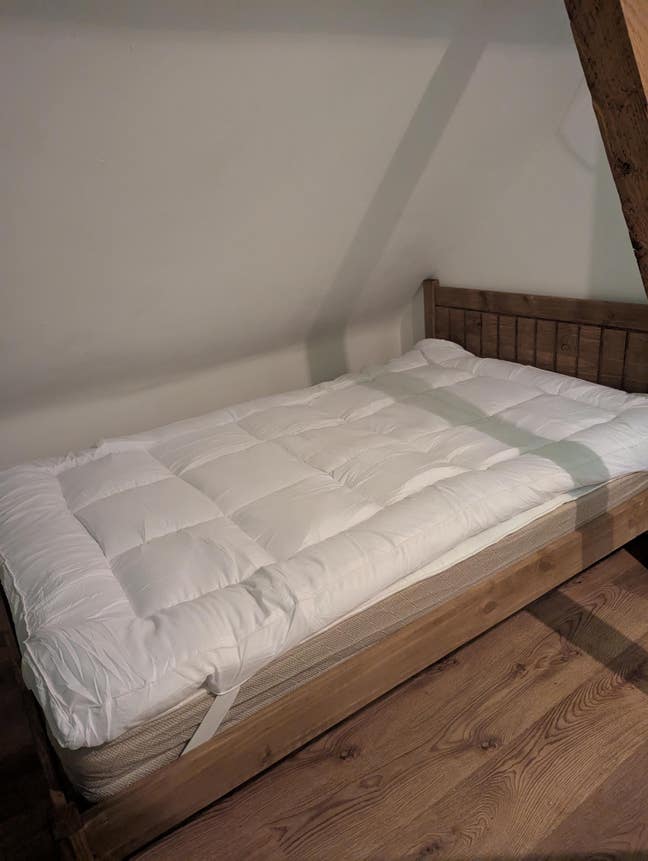 Large Single Loft Room  Main Photo