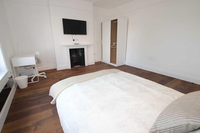 HUGE Room in Central Reading!  Main Photo