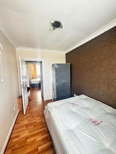 Fully Furnished Double room close to amenities Main Photo