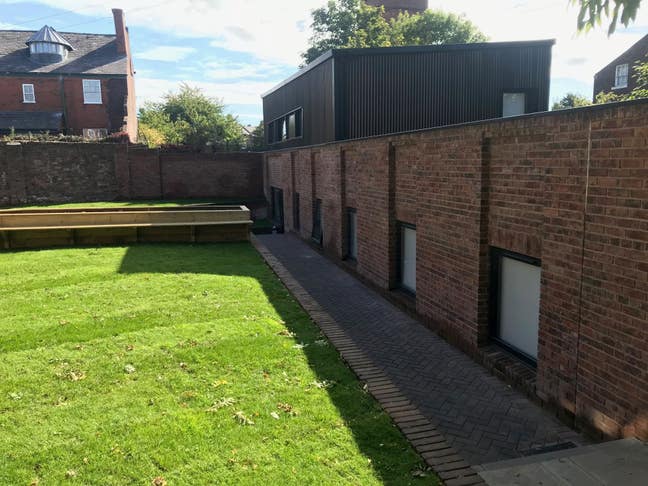 Spacious, fully furnished rooms at 12B North View Main Photo