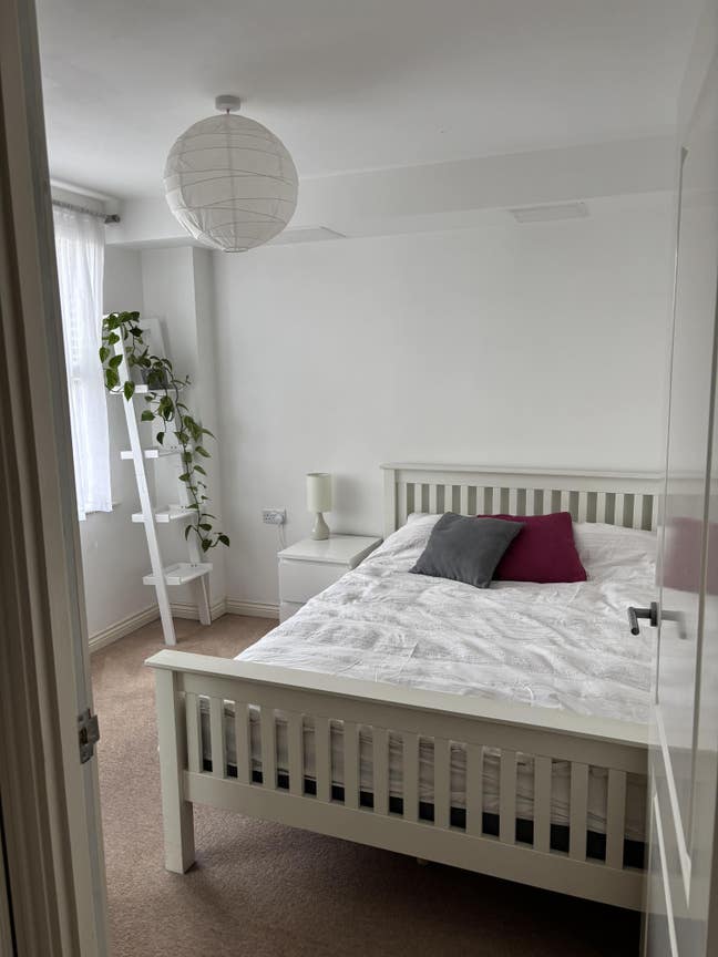 Double room in 2bed flat 25min to central London Main Photo