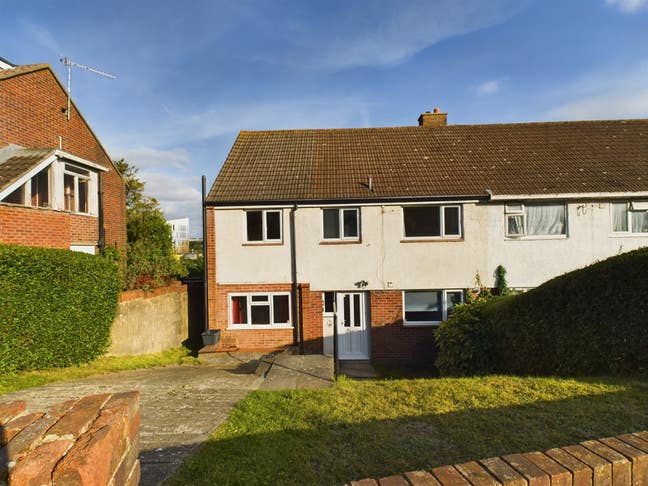 4 rooms available in 6 bedroom house available Main Photo