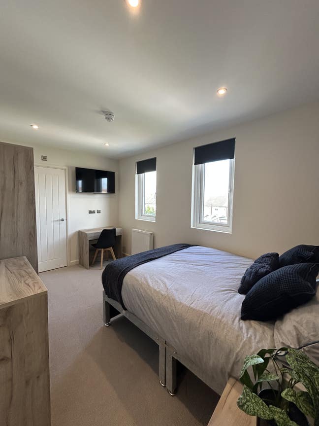 High End 7-bed HMO with En-Suites - With TV's! Main Photo