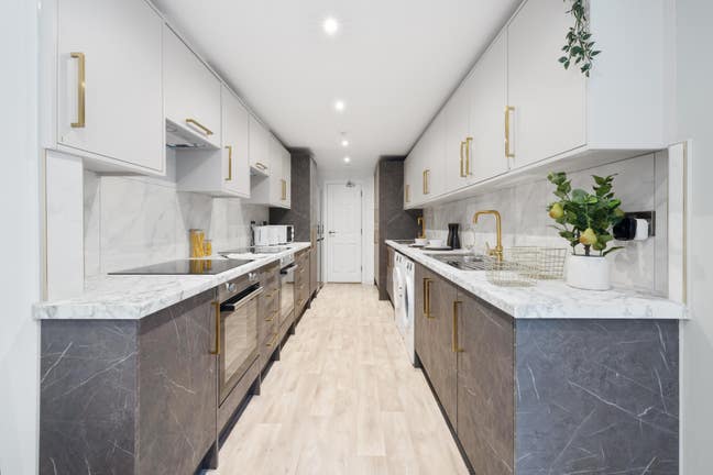 Stunning LUXURY Rooms w/ Ensuite -114RS Main Photo