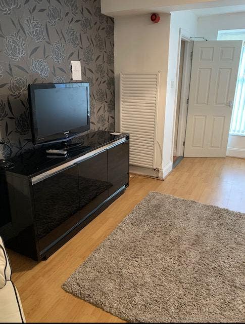 4 Bed - Longwood - Easy Commute to HRI Main Photo
