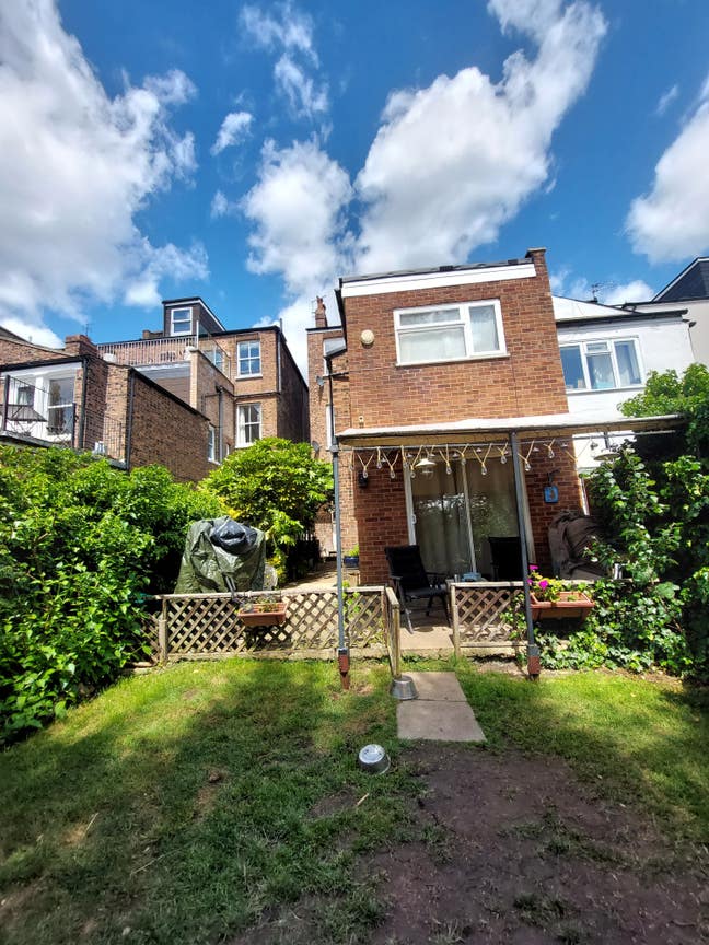 Cosy Garden Flat – Double Room (Dog Lovers Only) Main Photo