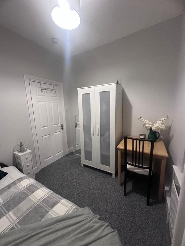 Bright, Clean & Spacious Room in a  Friendly House Main Photo