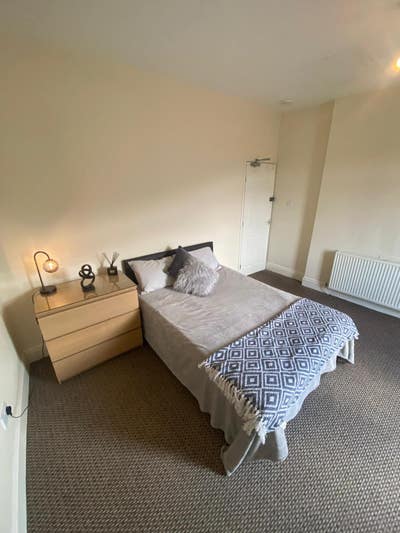 Affordable Room in DN5 - Bills Included  Main Photo