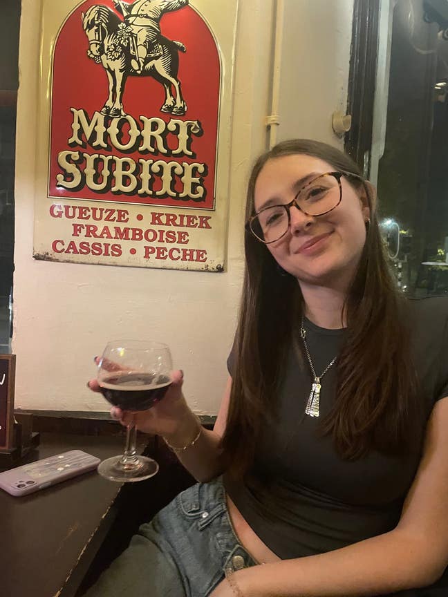 24 yr old looking for a double room Main Photo
