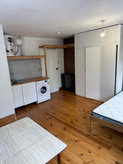 Studio Flat West Kensington W14 (North) Main Photo