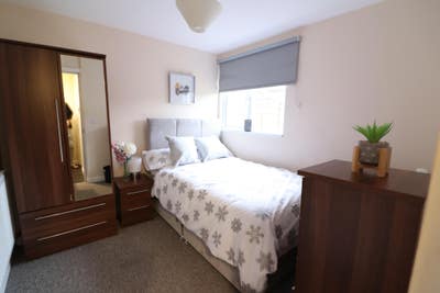 Your New Room with Own Bathroom 🏡 Main Photo