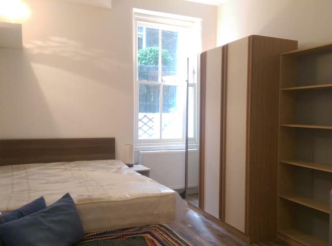 Spacious double room in Earl's Court Main Photo