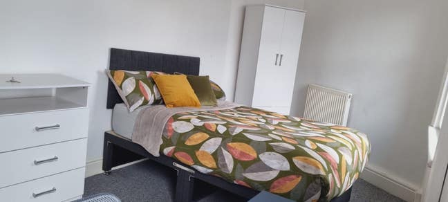 🦜March - Nr Stanley Park.  Tyne Ave. Main Photo