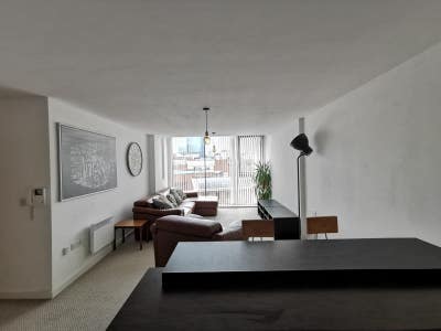 Bright modern canal-side apartment in city centre  Main Photo