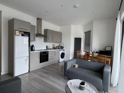 Double Room with En-Suite – Shared Living Room Main Photo