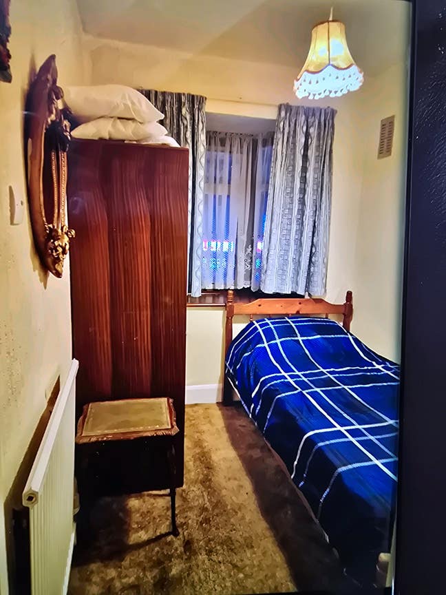 Small room  Main Photo