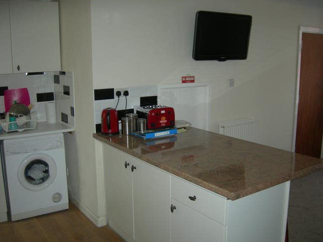 Room to let 5 mins Glangwili Hospital/town centre Main Photo