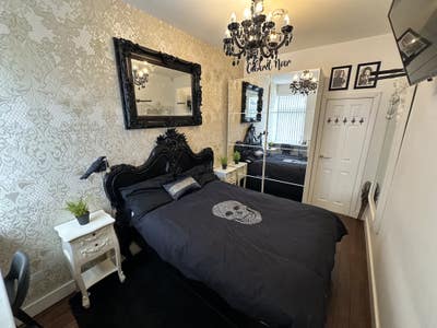 5-Star Deluxe En-Suite Rooms for Decent Folk! Main Photo