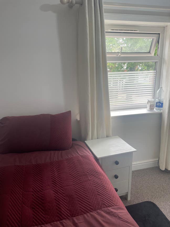 Private Single bedroom available for rent Main Photo