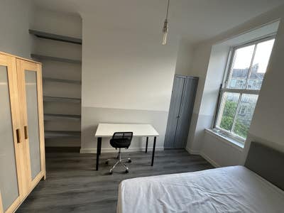 Looking for a friendly STUDENT flatmate  Main Photo