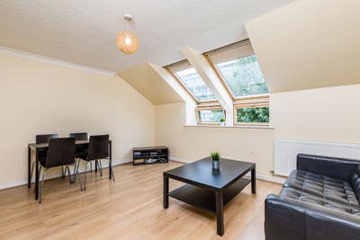 Two Large Double Bedroom Apartment - ZONE 2 Main Photo