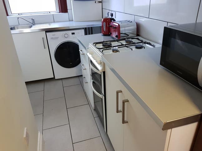Newly Refurbished 1 Bedroom Flat, Short Term flat  Main Photo