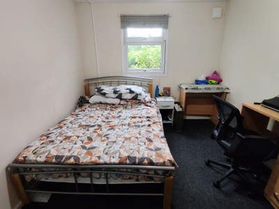 Sunny double room in central Cowley  Main Photo