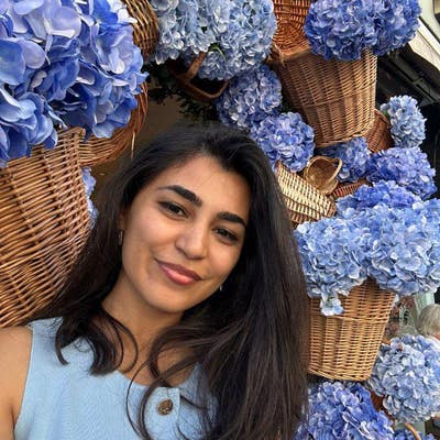 Female professional looking for cozy room Main Photo