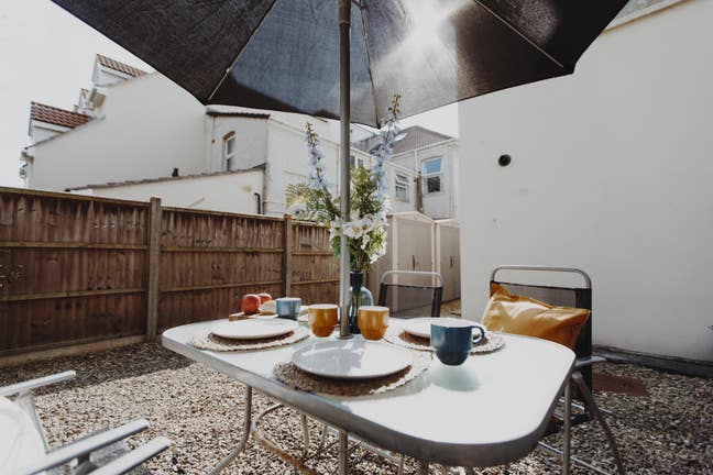 🌟Friendly Professional House, Easy City Access🌟 Main Photo