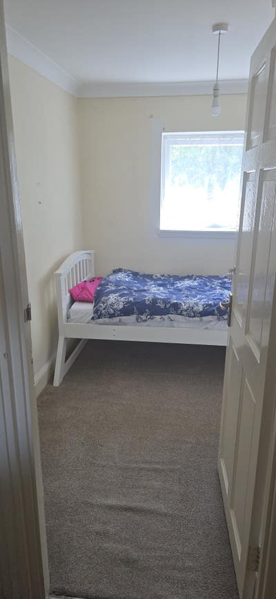 Available 27th Dec single room available near town Main Photo