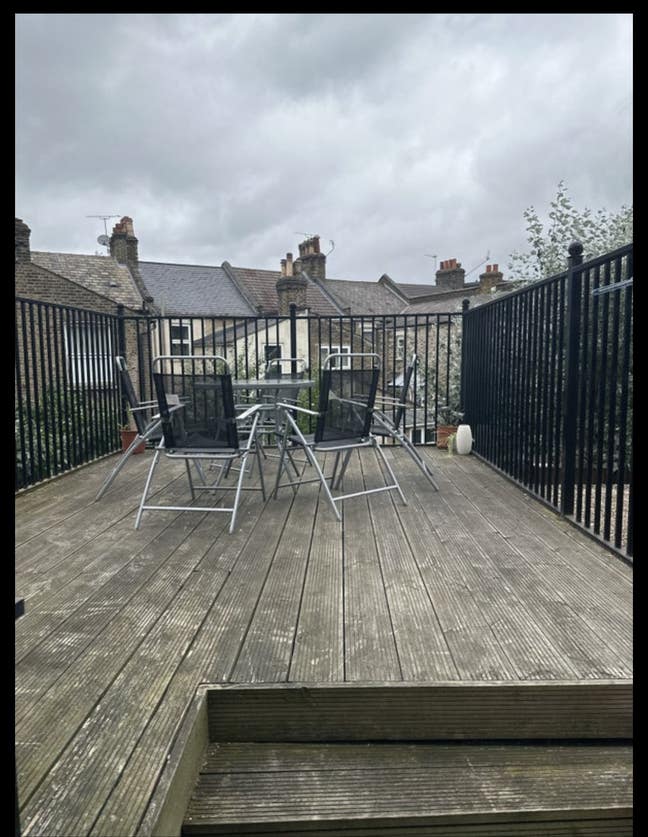 Double room to rent in a friendly house  Main Photo