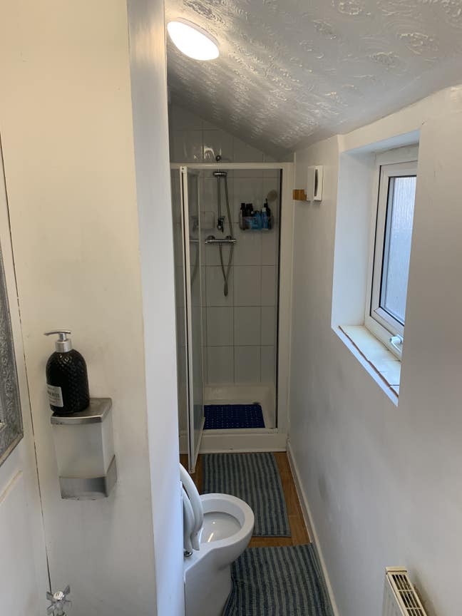  Large double bedroom  Main Photo