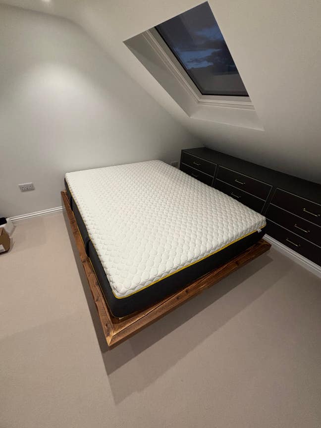 En suite bedroom in newly renovated home Main Photo