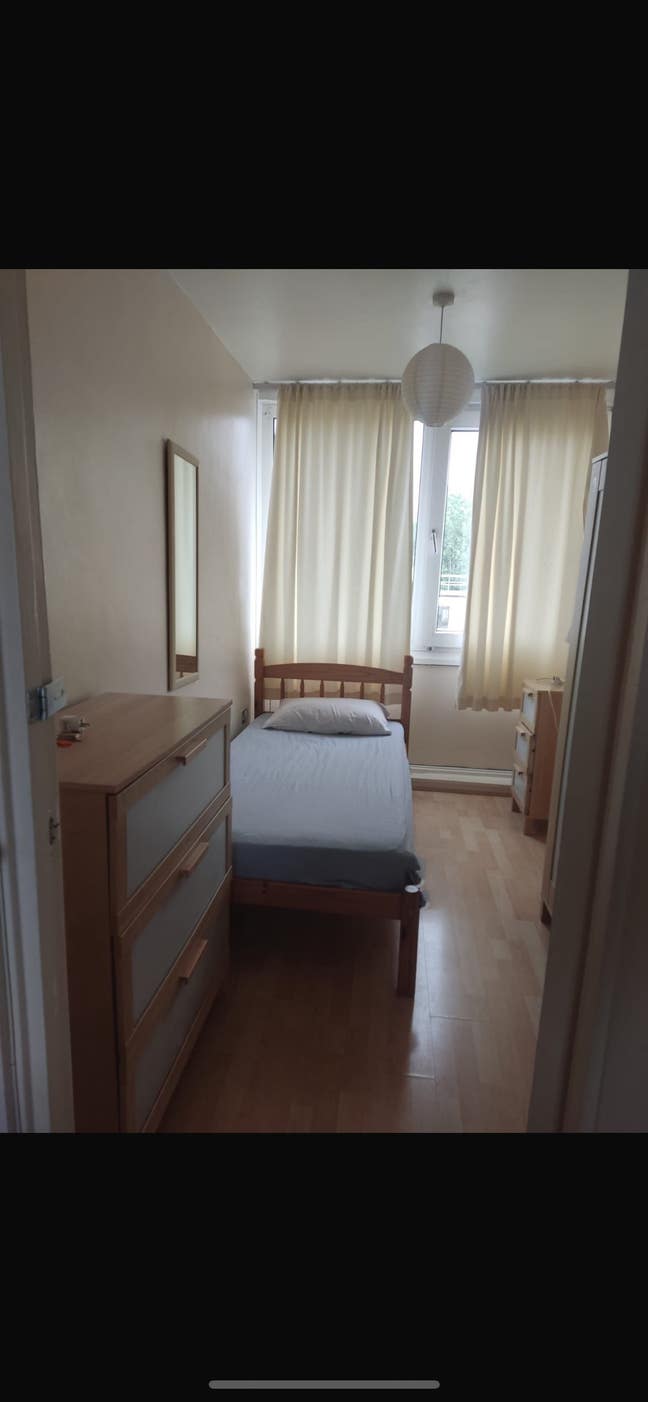 Clean & Comfortable Room with Fast Wi-Fi  Main Photo