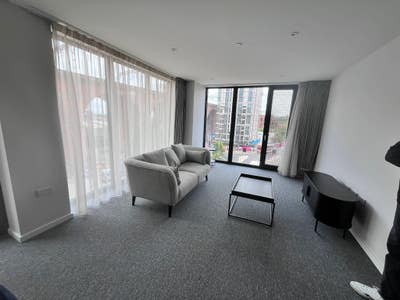 Furnished Double Bedroom with Private Bathroom Main Photo