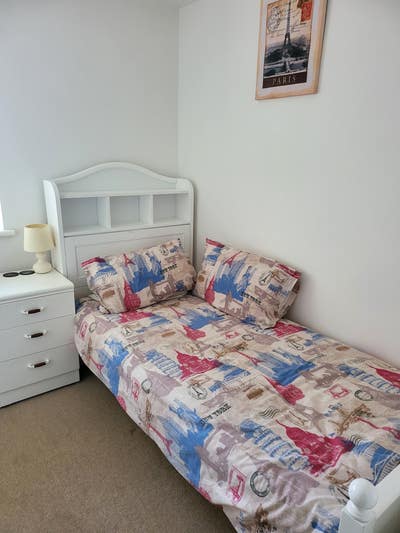 Fully furnished room in a clean and quiet house Main Photo