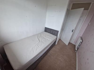 2 rooms available in 3 bedroom house-East Tilbury Main Photo