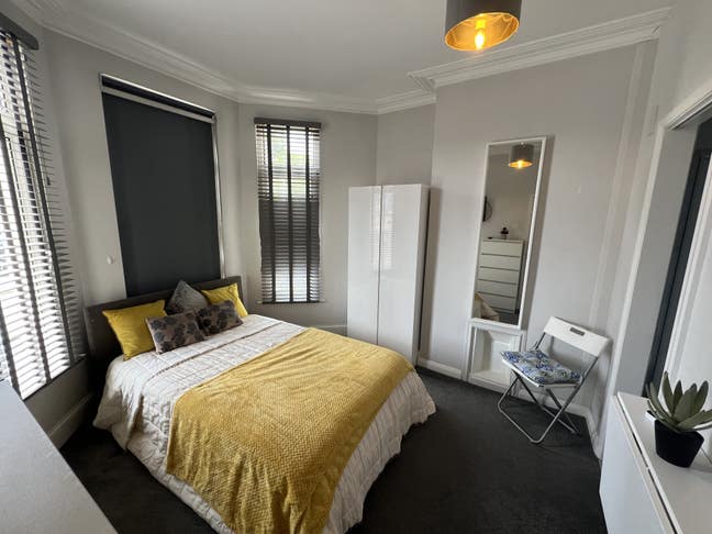  Refurbished Home Close to Amenities & Station Main Photo