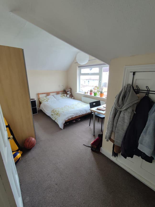 3 double rooms available from 1st July - 1st Aug. Main Photo