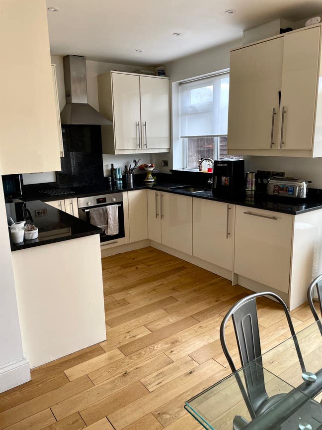 Best Location in Bedford - Large Double Room  Main Photo