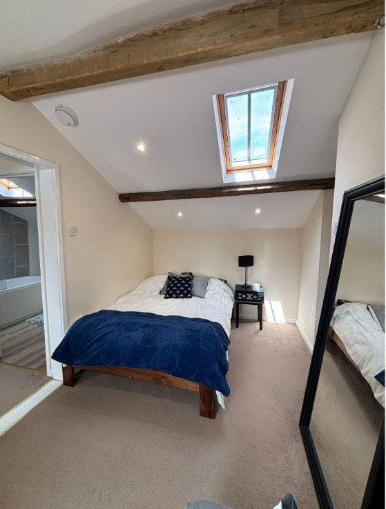Specious en-suite room in the central with parking Main Photo